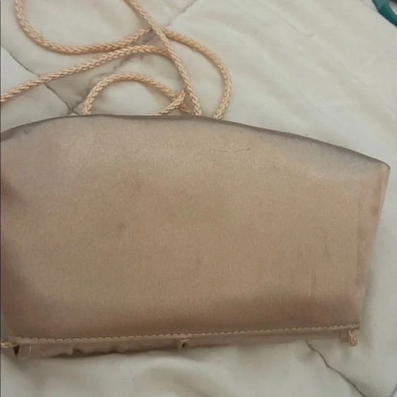 La Regale Elegant Tan Satin Clutch - Picture 3 of 4